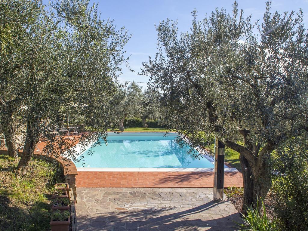 Modern Apartment In Larciano With Swimming Pool Eksteriør billede